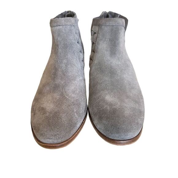 Vince Camuto Peera Women's Gray Cutout Ankle Bootie Size 8M - Picture 2 of 10